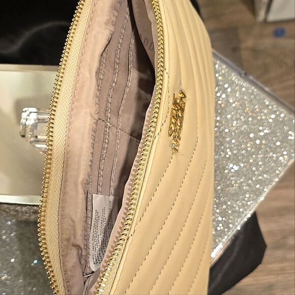 Steve Madden Chevron Quilted Wristlet- Oatmeal - Picture 6 of 7